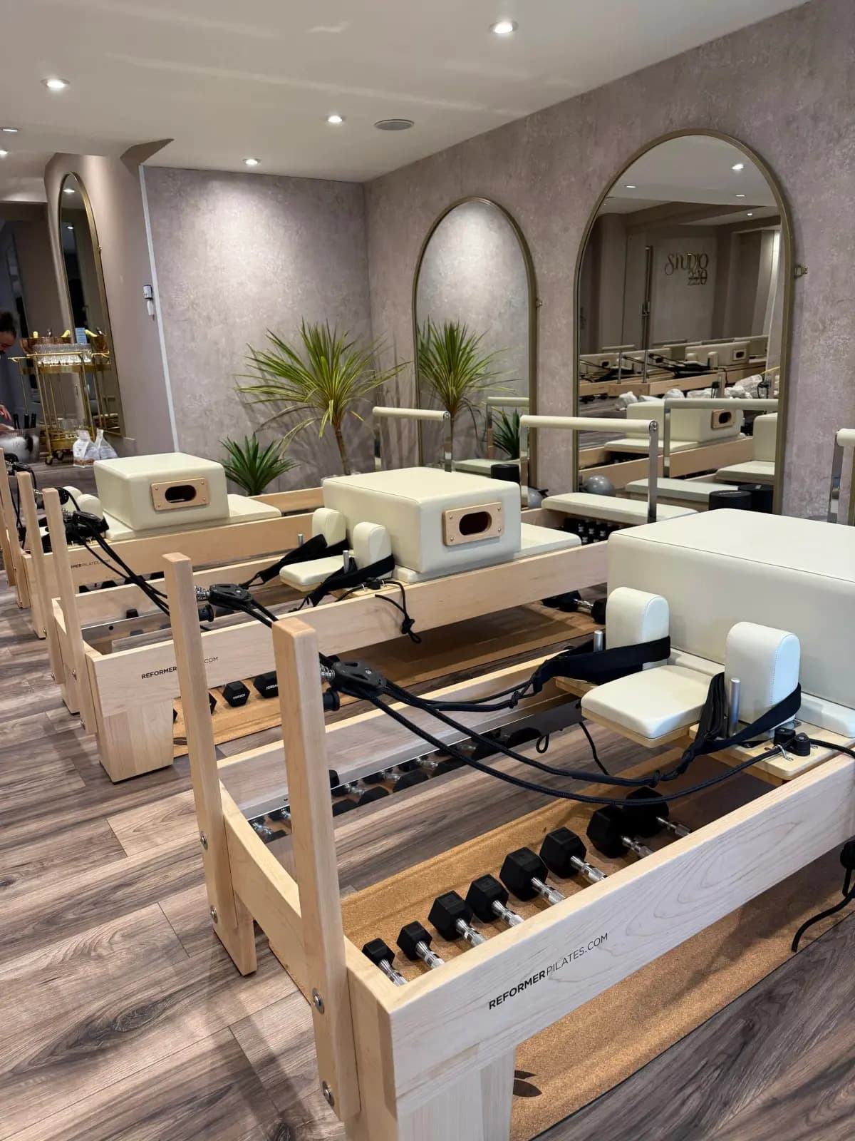 Nagomi Pilates Stúdió belső tere reformer gépekkel